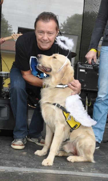 Charlie ukończył szkołę