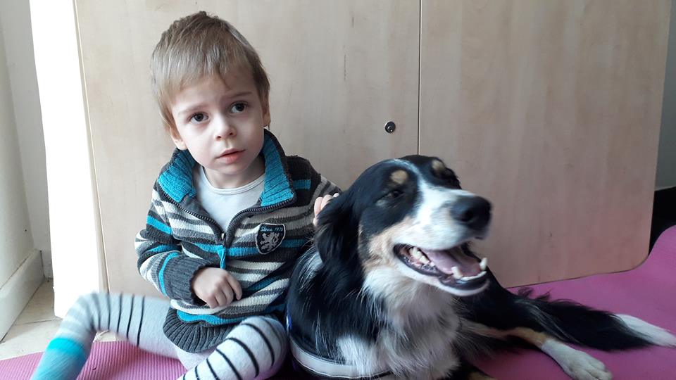 Wspieraj małego Johna i jego śmigło